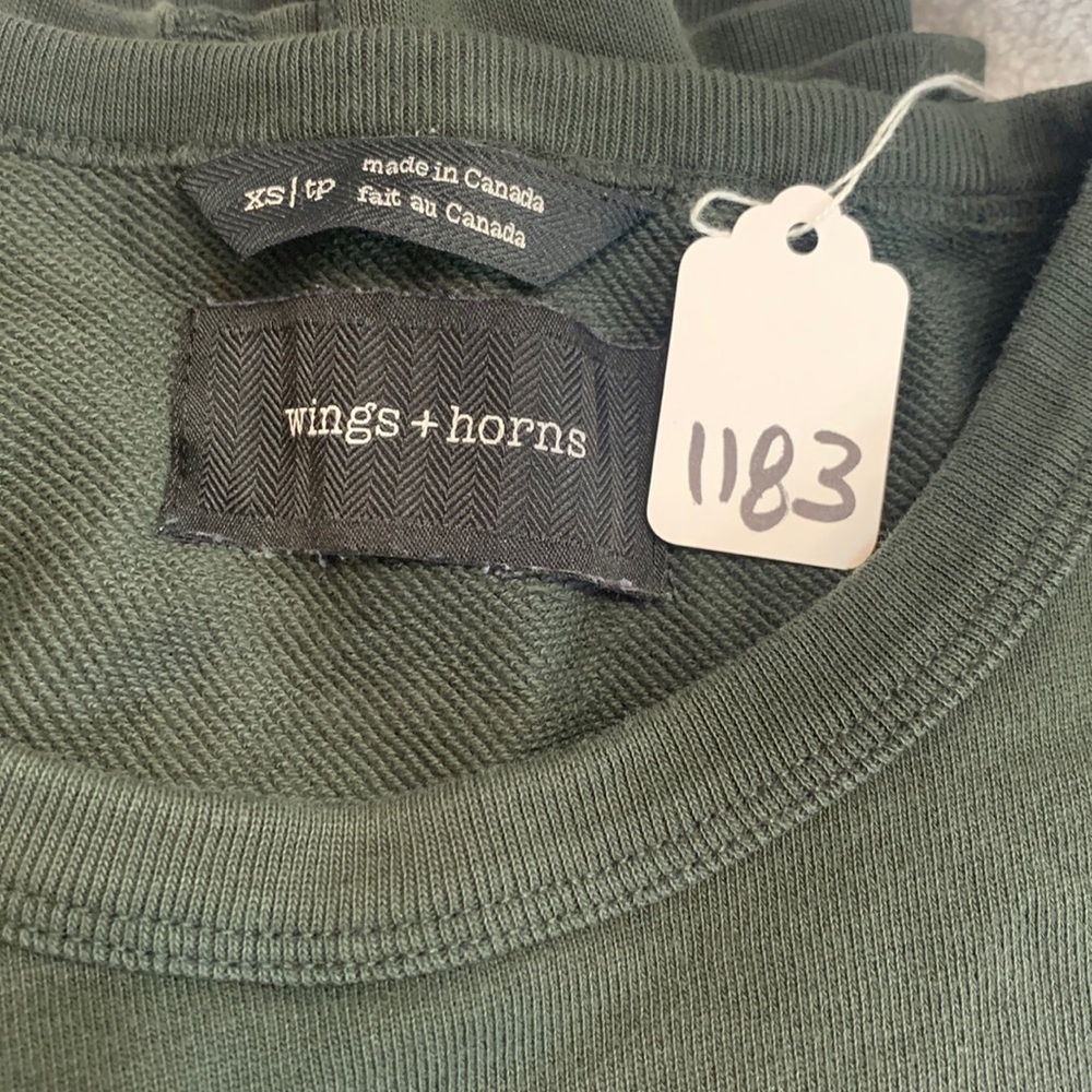 NWOT WINGS AND HORNS SIZE XS SWEATSHIRT